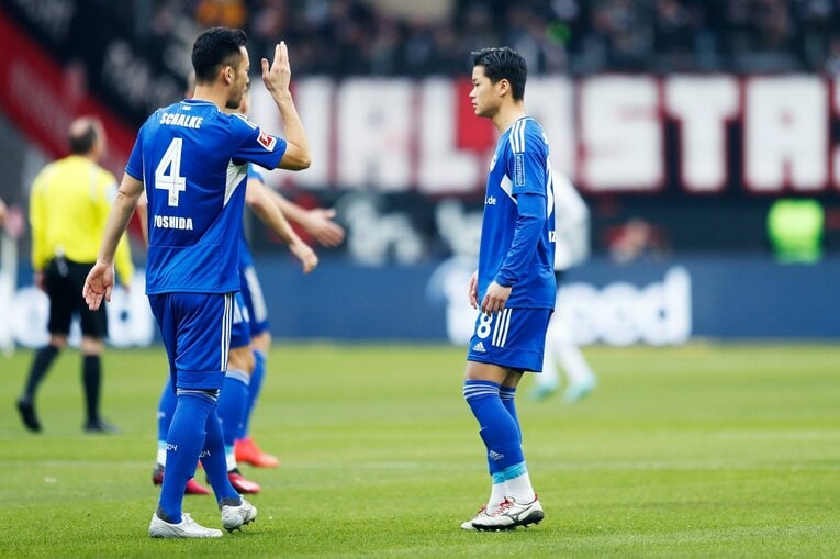 「1年前はJ2→ドイツ5部」上月壮一郎22歳の堂々1部デビュー…長谷部誠と握手、鎌田大地vs吉田麻也のW杯組対決も〈現地撮影〉(14)