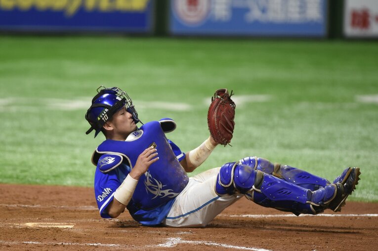 2017年には112試合に出場して9本塁打を記録した戸柱だが、翌年は伊藤光の加入もあり25試合出場に終わった　©Naoya Sanuki