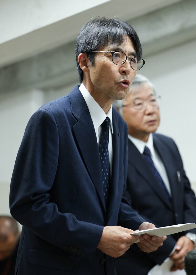 記者会見する広陵の堀正和校長　©JIJI PRESS