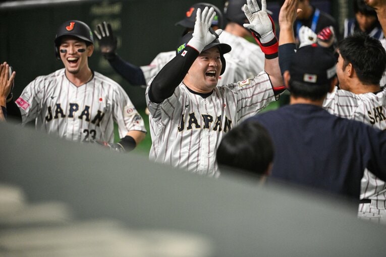 プレミア12ベネズエラ戦、勝ち越し満塁弾を喜ぶ牧【14枚目／全14枚】　©︎Nanae Suzuki