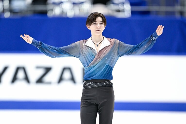 全日本選手権表彰式、銀メダルを獲得した中田璃士（16歳）©︎Asami Enomoto