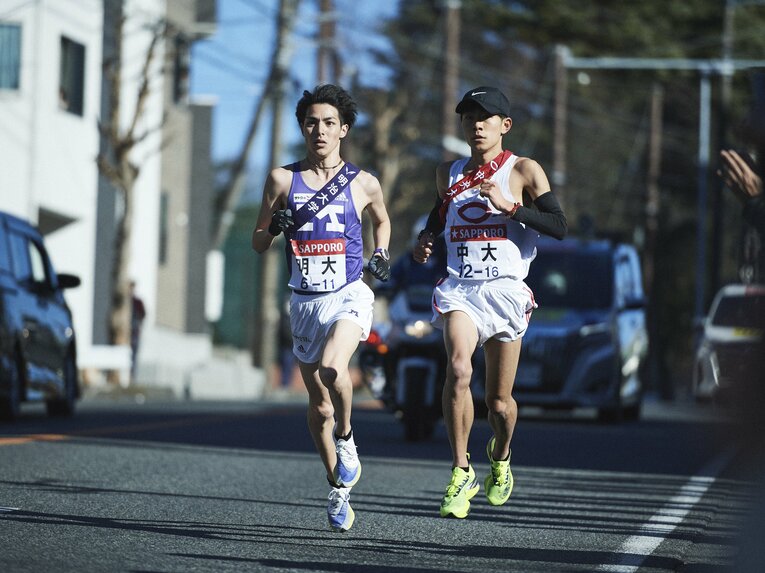 今年の箱根駅伝は3区を走ったが、区間15位に終わった吉居大和（右）　©Yuki Suenega