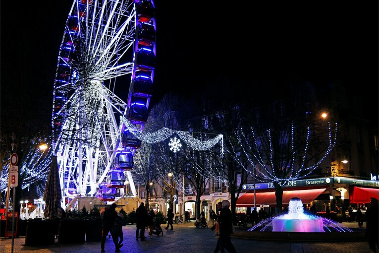 美しい街の夜景　©Daisuke Nakashima