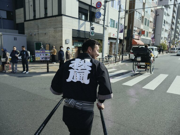 車道も走るため、周辺の地理や交通ルールを熟知することが大切だ　©︎Yuki Suenaga