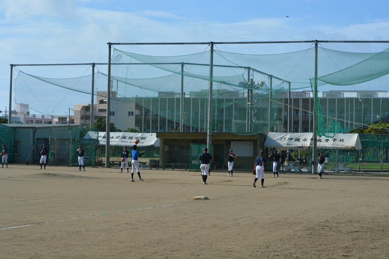 沖縄水産の練習の様子。往年の活気が蘇りつつある　©Takarin Matsunaga