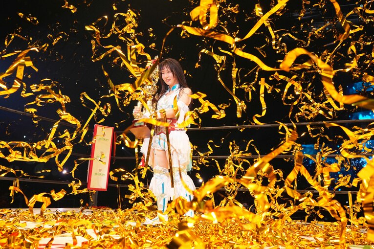 ワールド・オブ・スターダム・チャンピオンのコールを受ける玖麗さやか　©Essei Hara