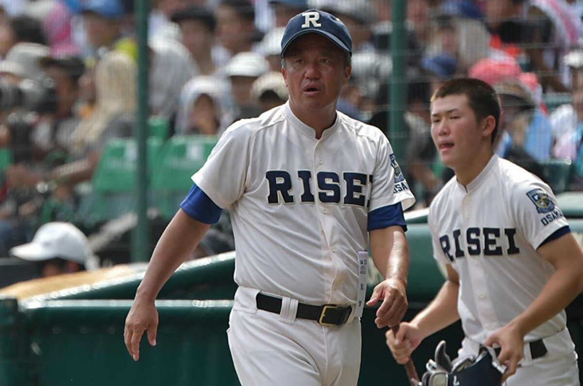 部員数1ケタの時代も 履正社高校をゼロから 甲子園優勝校 に育て上げた35年 岡田龍生監督 離れることに未練はない 3 4 高校野球 Number Web ナンバー