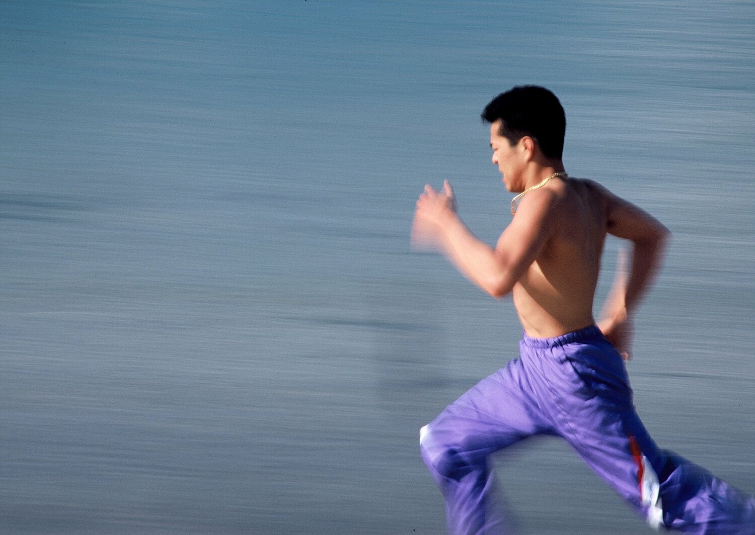 ロードワークを行う辰吉丈一郎（1993年撮影）　©BUNGEISHUNJU　