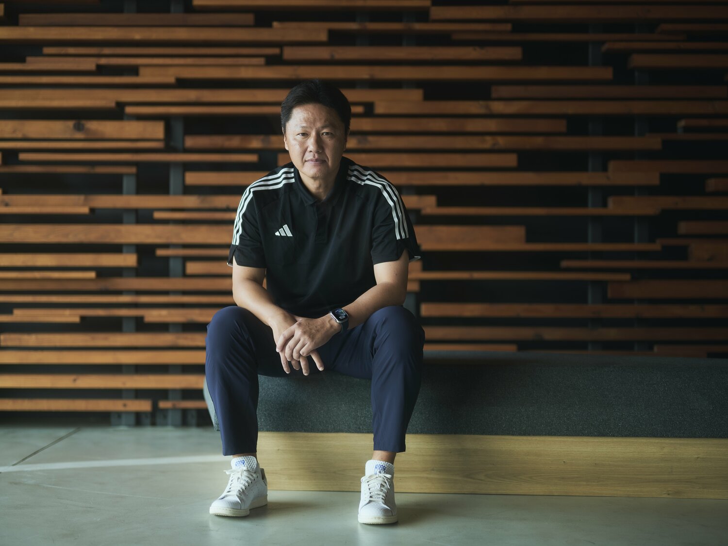 1972年生まれ。名古屋、磐田、鹿島でプレーし2011年現役引退。17-19年鹿島監督。21年にU-18代表監督、22年からパリ五輪までU-23代表監督を務めた　©Yuki Suenaga