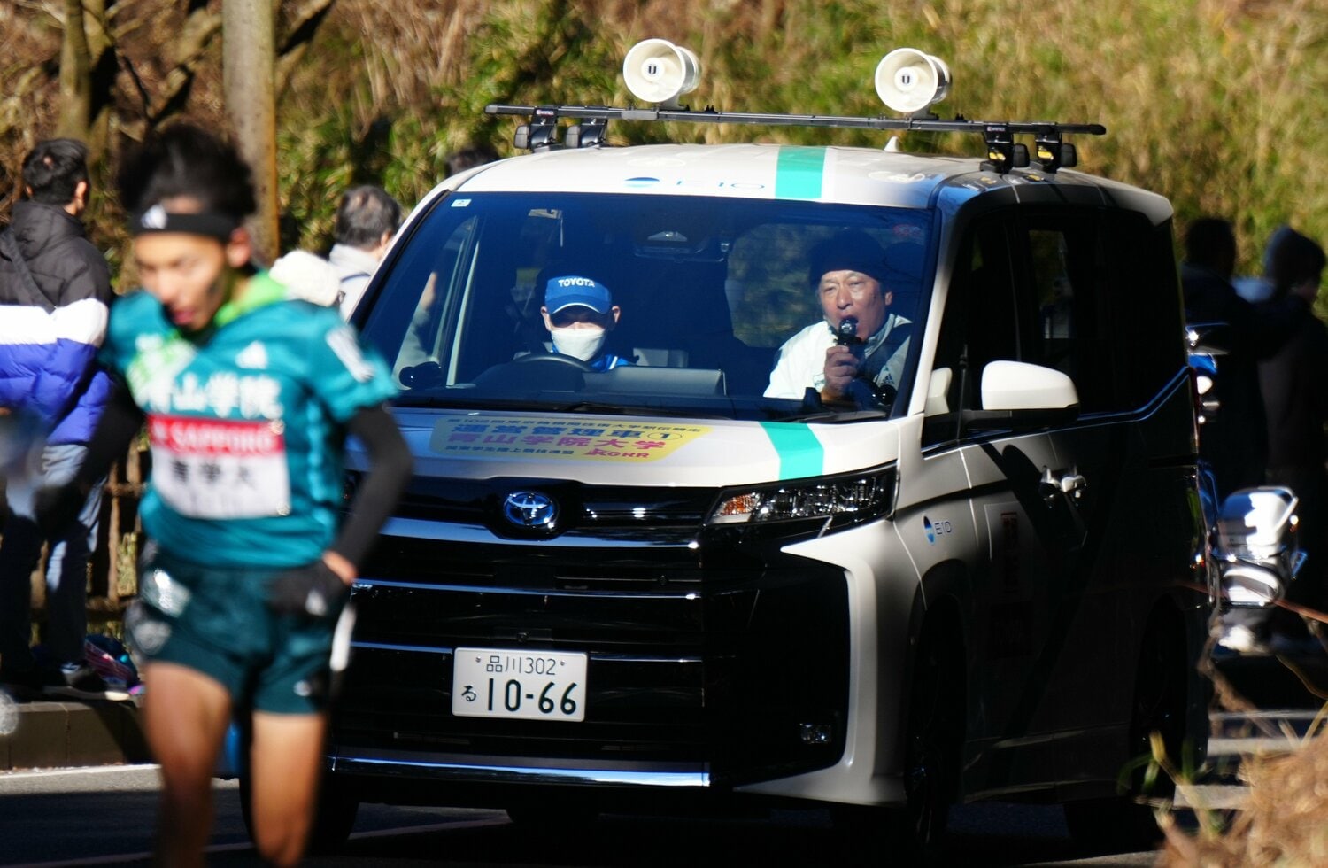 5区黒田に声掛けをする原晋監督　©JIJI PRESS