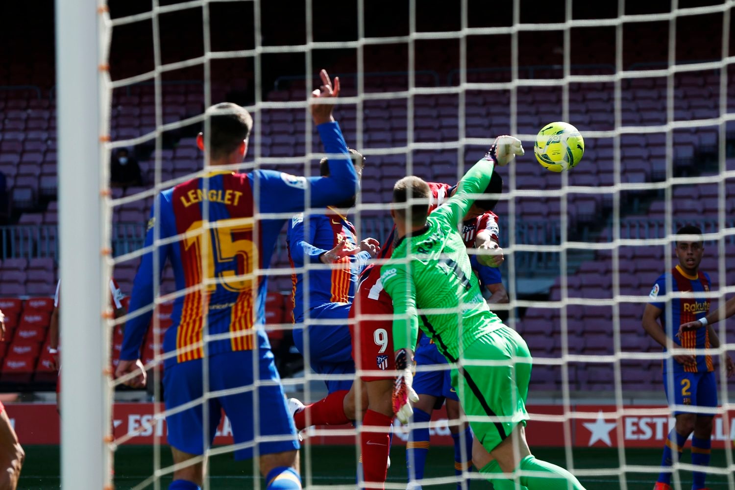 スアレスとテア・シュテゲンの交錯©Daisuke Nakashima