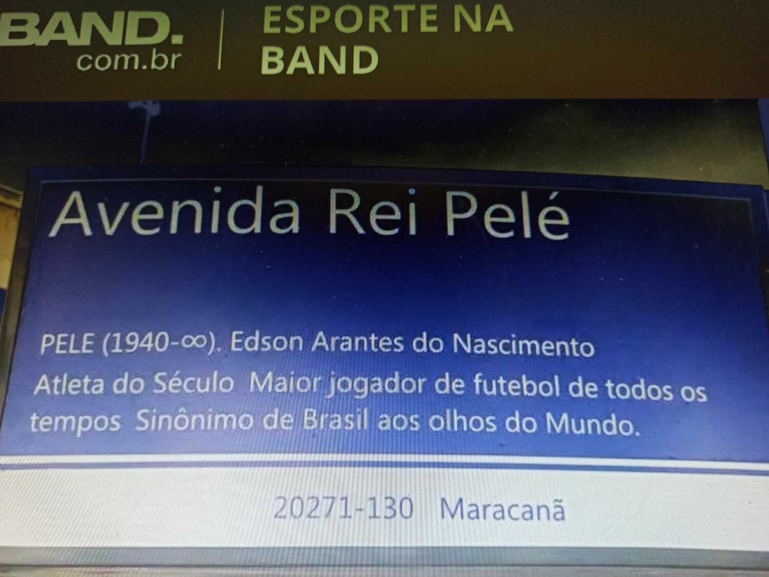 道路名のプレート。「ペレ（1940～∞）」と、死亡した日が「無限大」となっている ©Hiroaki Sawada