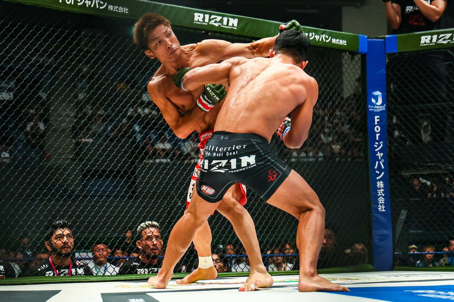真っ向からの打撃戦も展開した所 ©RIZIN FF Susumu Nagao
