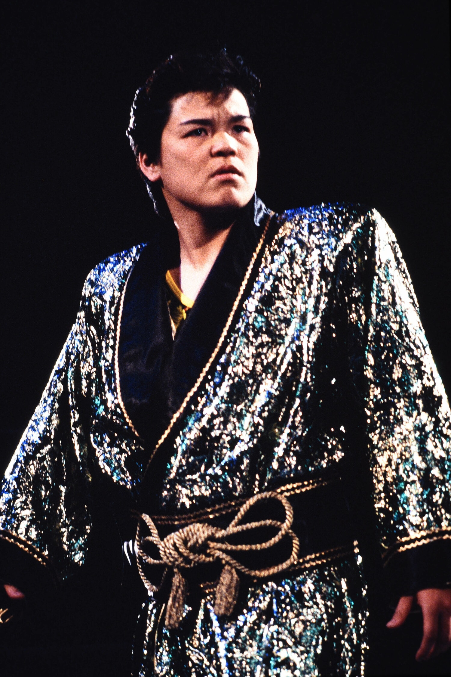 殺気立った表情で入場する神取忍（当時28歳）