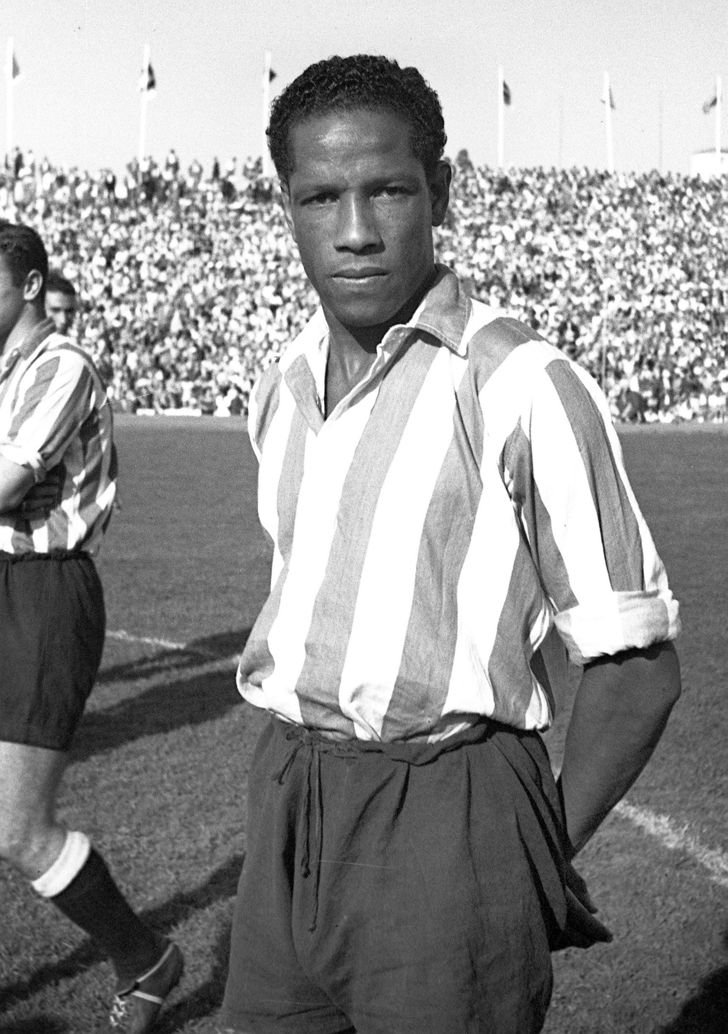 王様ペレに 神様 と呼ばれた アフリカ出身初のフランス代表ラルビ ベンバレクの数奇なサッカー人生 2 4 海外サッカー Number Web ナンバー