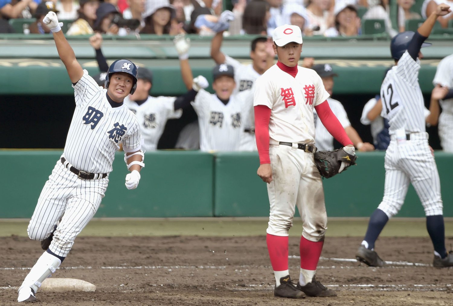 2014年夏の甲子園1回戦では明徳義塾に4ー10で敗れていた智弁学園。写真は3ランを浴びたシーン、智弁学園の一塁手が岡本和真（現・巨人）　©KYODO