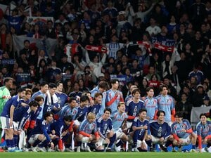 「ニッポン！」コール直後…“品格”を見せた日本代表サポ「ゴミ拾いだけでなく」「今や世界水準」英国フットボール聖地で絶賛された振る舞い