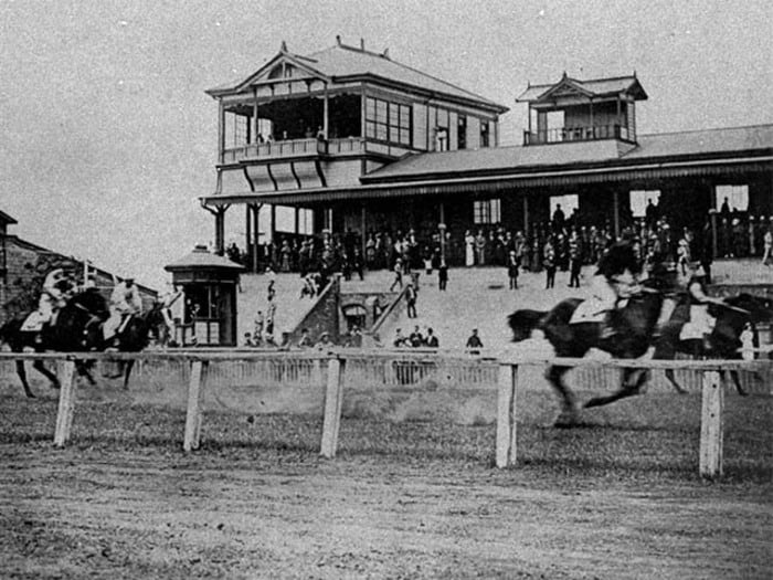 初の日本ダービーから2年で取り壊し…東京の“消えた競馬場”　目黒のド真ん中にあった「目黒競馬場」今は何がある？＜Number Web＞ photograph by Mainichi/AFLO