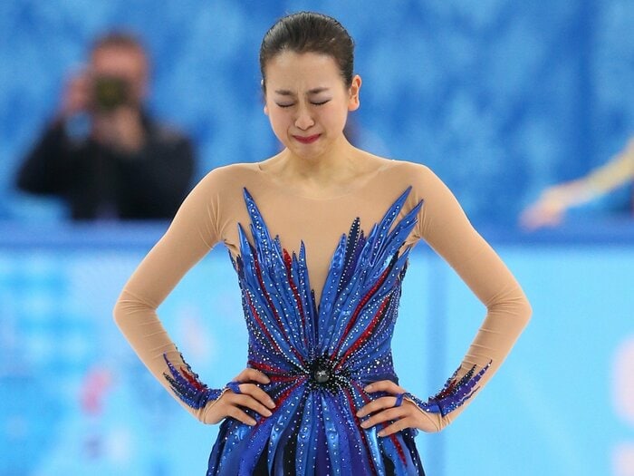 浅田真央“伝説のソチ五輪”で起きた「スケート靴アクシデント」じつは過去にもあった“環境の不備” …ミラノ五輪で物議“緊急事態”を救ったある男性＜Number Web＞ photograph by JIJI PRESS
