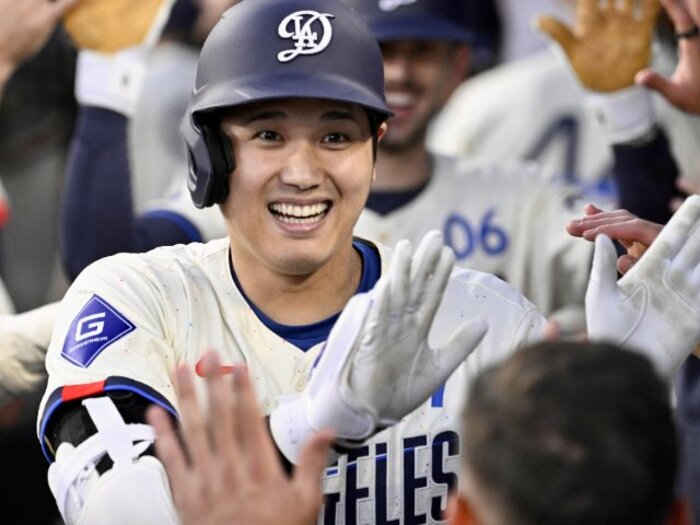 大谷翔平の移籍後、“日本人記者が激減した”エンゼルスの本音「みんな、どこに行ったんだ？（笑）」 現地で感じた“大谷と元同僚の関係性”＜Number Web＞ photograph by Getty Images