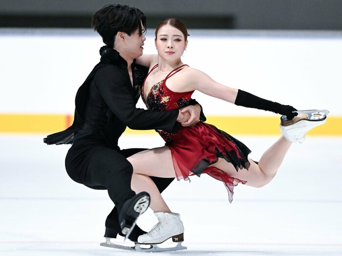 不可能を可能にした「奇跡」の裏に“羽生結弦メソッド” 紀平梨花＆西山真瑚組がカップル結成約1年で国際大会8位「紀平が足を西山の首にかけ…」 ＜Number Web＞ photograph by Asami Enomoto