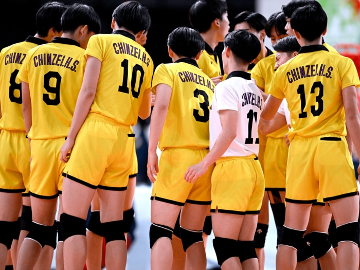 「今思えば、それが遺言でした」急逝した高校バレー名将が最後に託した“小さな2人のキーマン”…逸材2年生エースを支えた常勝軍団・鎮西の結末＜Number Web＞ photograph by Hiroyuki Nakamura