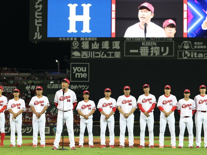 「開幕投手もスタメンも決まってない」変革を決意したカープ・新井監督3季目のキャンプで、熾烈な競争を勝ち抜く若手は誰?《プロ野球キャンプイン》<Number Web> photograph by JIJI PRESS