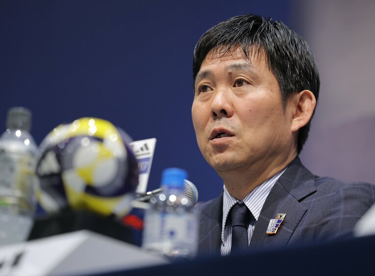 5月23日の記者会見。日本代表の森保一監督はいつになく真剣な表情で「佐野海舟の招集」について語った　©JIJI PRESS