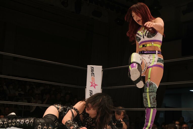 無料中継でも話題を集めた上谷沙弥vsAZM（9月27日）　©Norihiro Hashimoto