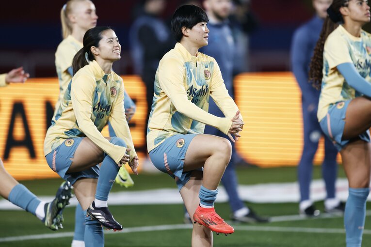 アップ中には笑顔を浮かべる日本人選手の姿も　©Daisuke Nakashima