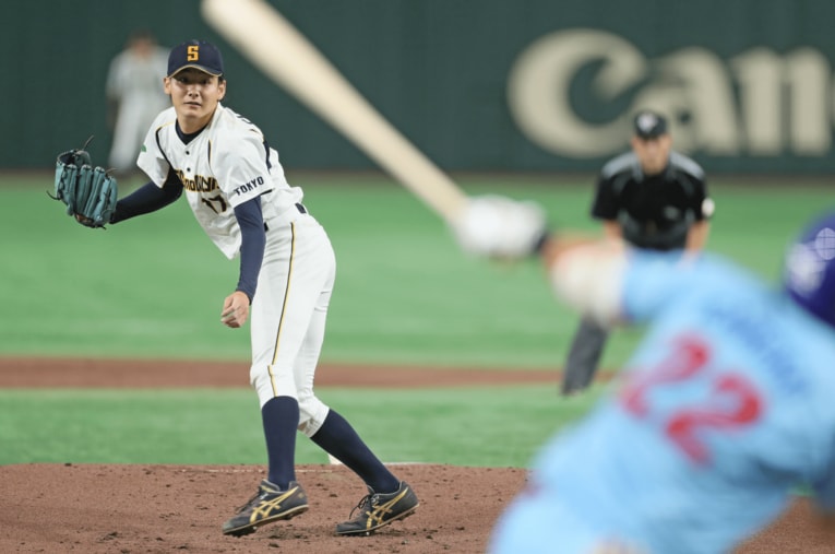 都市対抗のマウンドで力投する鷺宮製作所・竹丸和幸。来年2月で24歳、ドラフト上位指名が確実視されている ／ photograph by Sankei Shimbun
