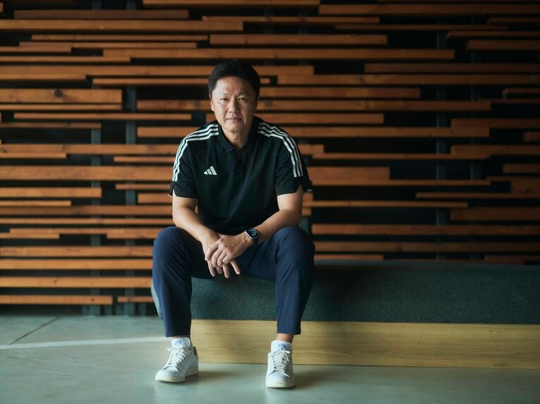 1972年生まれ。名古屋、磐田、鹿島でプレーし2011年現役引退。17-19年鹿島監督。21年にU-18代表監督、22年からパリ五輪までU-23代表監督を務めた　©Yuki Suenaga