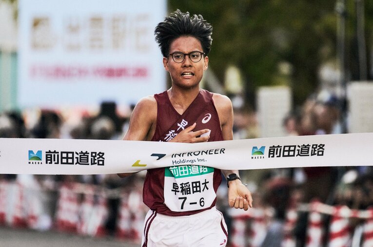 学生三大駅伝で久しぶりに優勝争いに絡んだ早稲田大。アンカー・工藤慎作がゴールテープを切った ／ photograph by Yuki Suenaga