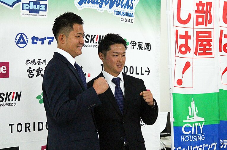 見事NPB球団の選手となった行木俊（左）と戸田懐生。ドラフトは悲喜こもごもである ／ photograph by Kou Hiroo