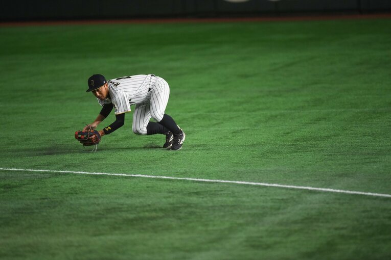 2017年WBC　菊池涼介の天才プレー集（8/27）　©BUNGEISHUNJU