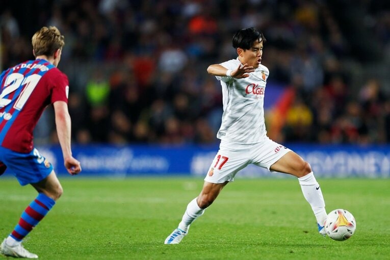 久保建英は「バルサ下部組織の旧友」と何を話したのだろうか… カンプノウで撮った才能の一端と敗戦の悔しさ〈撮影者の視点〉(32)