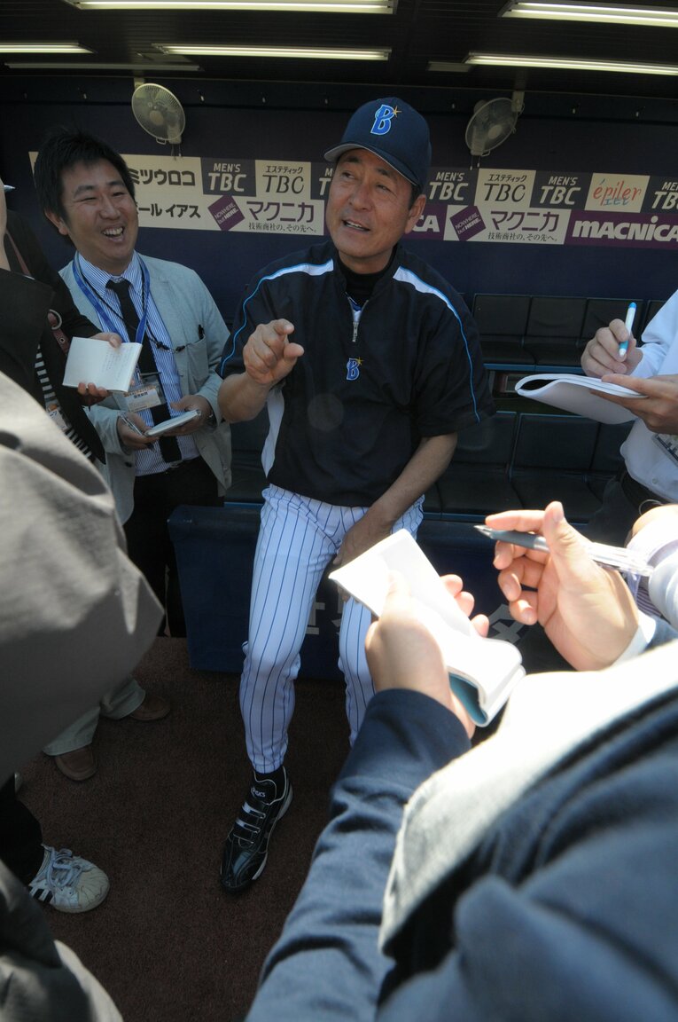 どんなに弱くてもメディアに対応した　©Shigeru Tanaka