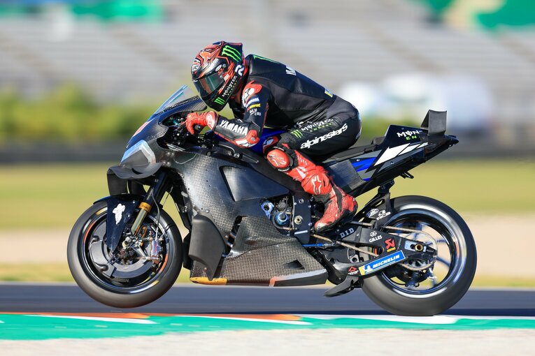 バレンシアテストで走行するヤマハのファビオ・クアルタラロ　©Satoshi Endo