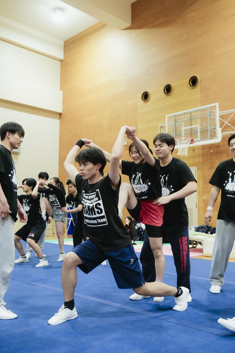 現在の東外大チアリーディング部の練習風景。部員は80人を超えるという　©Wataru Sato