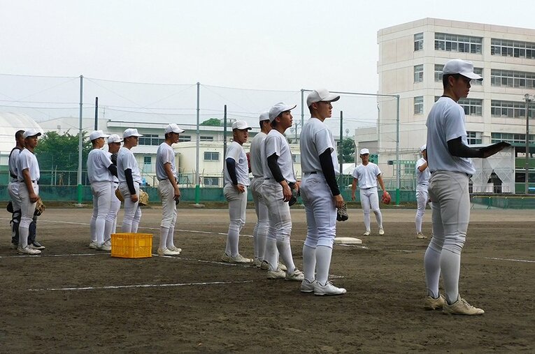 静岡県屈指の名門公立校。野球部のリアルな今を指揮官に聞いた ／ photograph by Jun Aida