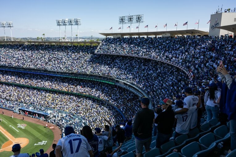 【現地開幕戦】平日なのに大盛況…ドジャー・スタジアムの様子　©Nanae Suzuki