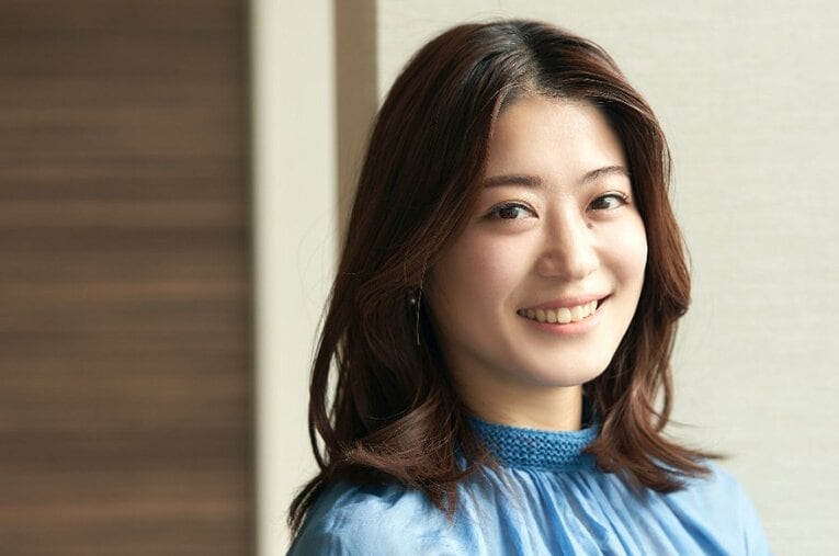 カーリング解説者の市川美余は、中部電力時代に日本選手権4連覇を達成。現ロコ・ソラーレの藤澤五月とはチームメイトだった ／ photograph by Yuki Suenaga