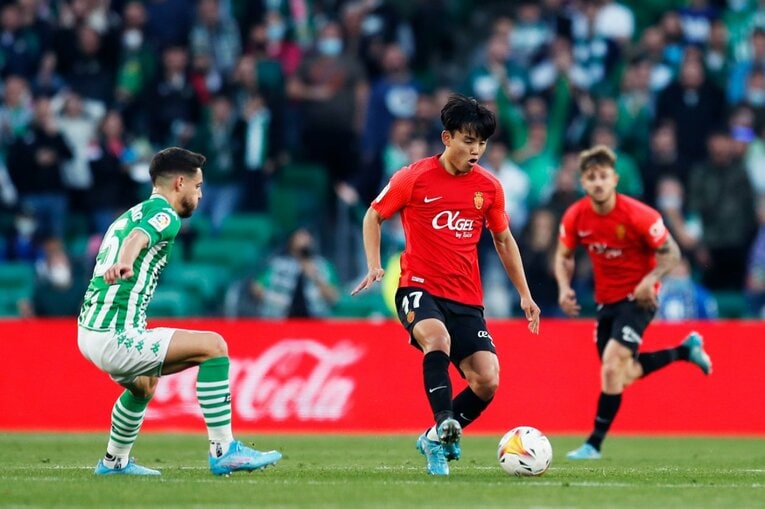 森保監督が久保建英をスペインまで見に来たのに…45分で交代　カメラマンが「終盤までいれば」と心残りを感じた理由(19)