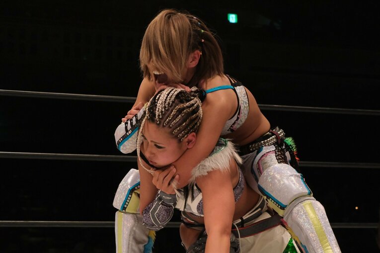 スターダム退団マッチで小波が“亡き戦友”木村花の技に込めた意味とは？ 対戦したジュリアは試合中に涙…「まだまだNEVER ENDです」(16)