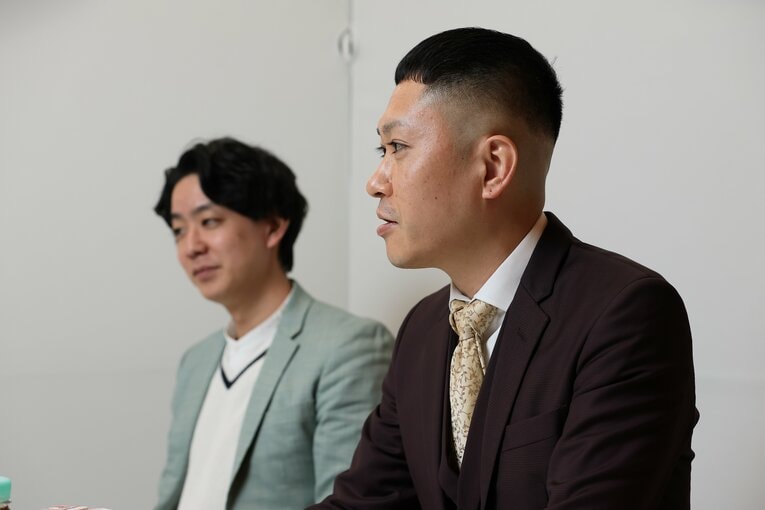 結成6年、初のM-1決勝で準優勝したドンデコルテ。小橋共作（ツッコミ担当、36歳、写真左）と渡辺銀次（ボケ、ネタ作り担当、40歳）