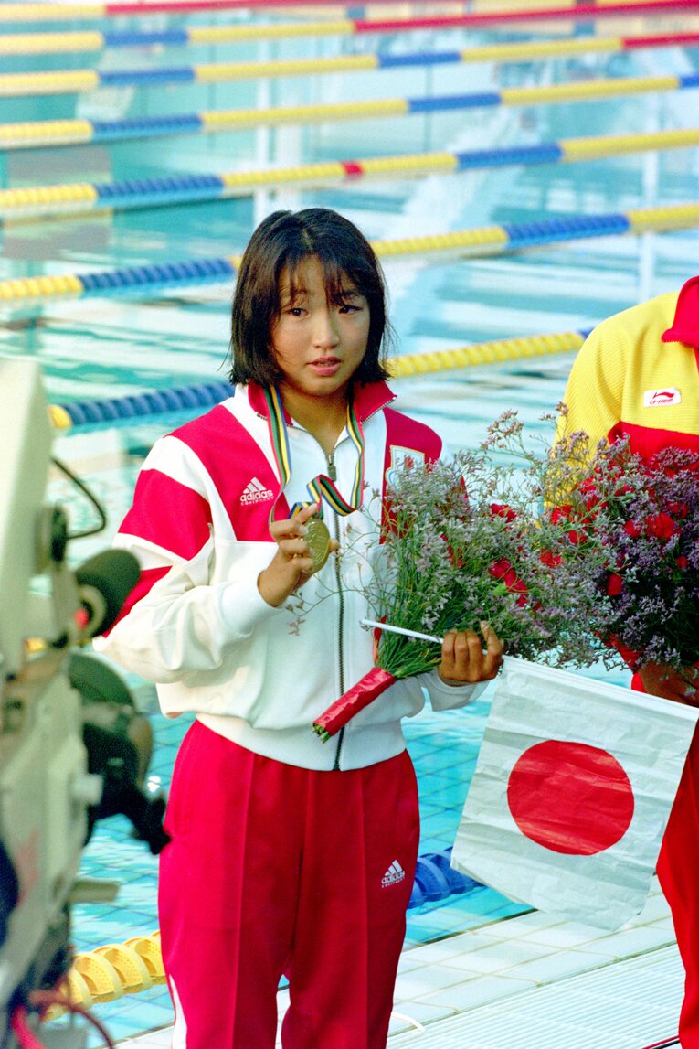 バルセロナ五輪女子200M平泳ぎで金メダルを獲得した岩崎恭子も、当時まだ14歳だった　©JIJI PRESS