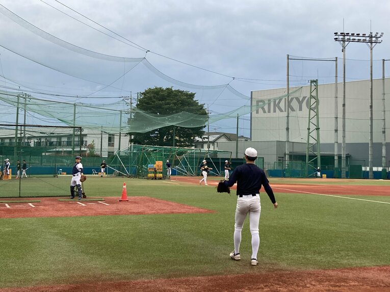 投球練習中の沖政宗（立教大2年）　©Number Web