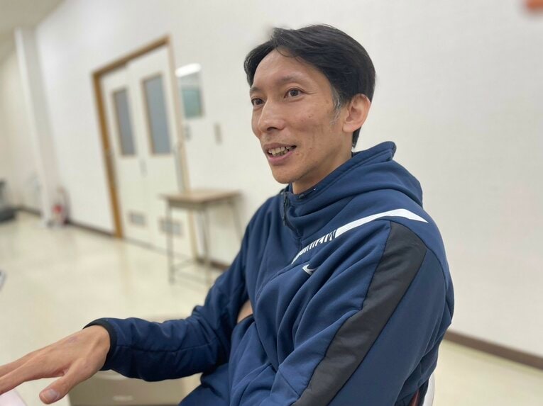 息子の成長を振り返る松本慶彦。45歳になった今も現役を続けている　©︎Yuko Tanaka