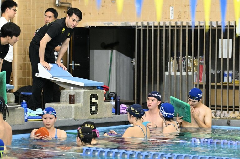東大水泳部の練習風景　©Keiji Ishikawa