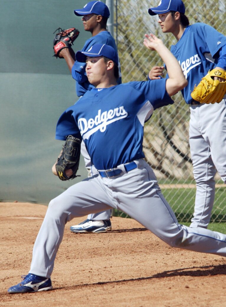 ドジャースのマイナー時代、投球練習をする西嶋さん　©KYODO